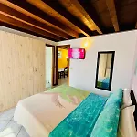 Desenzano Central Apartment With Balcony
